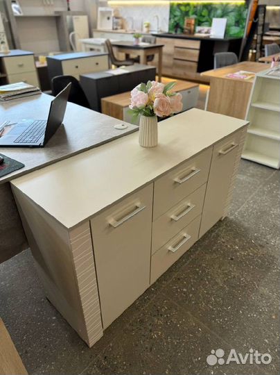 Комод большой бежевый