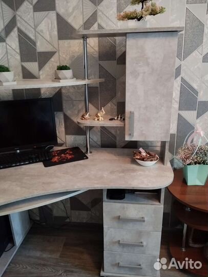 Компьютерный стол