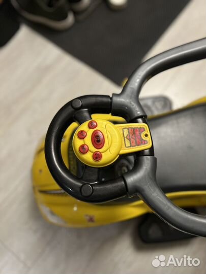 Детская машинка каталка с ручкой музыкальная