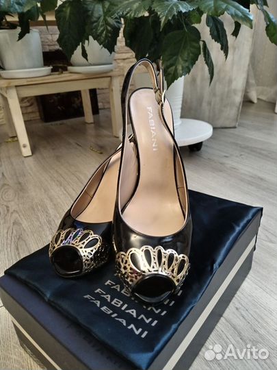 Босоножки женские 39 размер