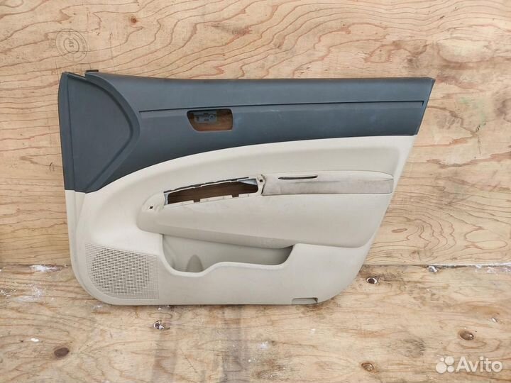 Обшивка двери передней правой Toyota Prius 2 2005