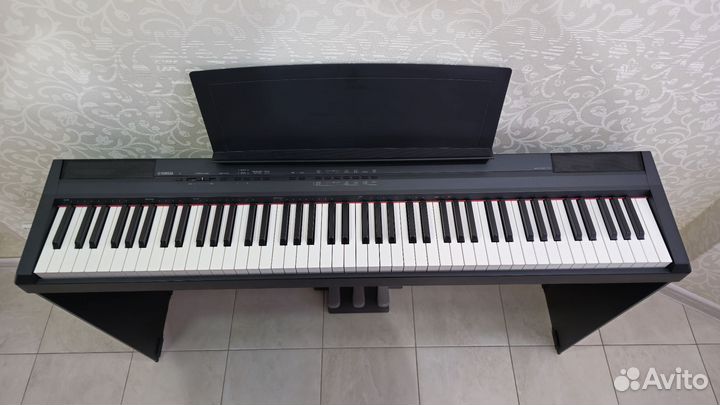 Цифровое пианино Yamaha P-105 (стойка+накидка)