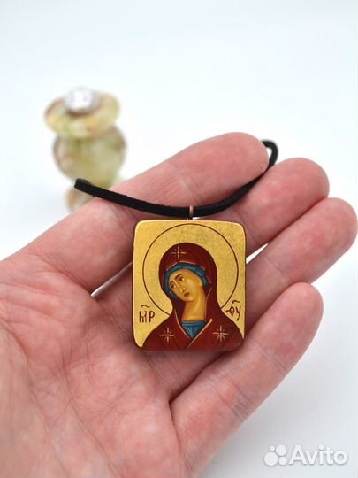 Нательная икона Богородицы