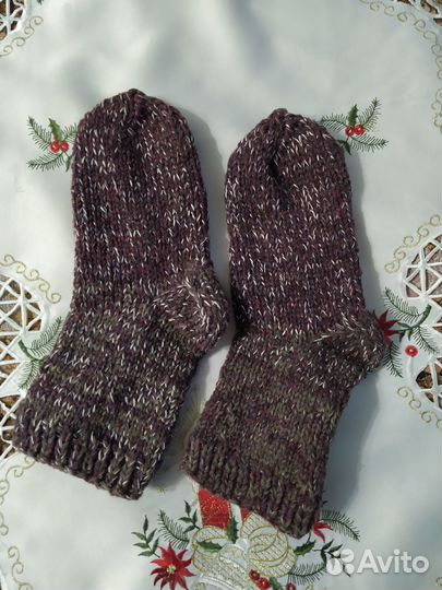 Новые носки из новой натуральной шерстяной пряжи