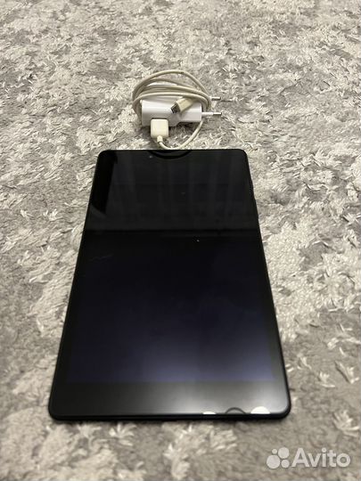 Планшет Samsung Galaxy Tab A 8.0 (+ зарядка)