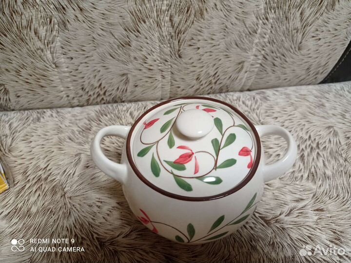 Кастрюля с крышкой