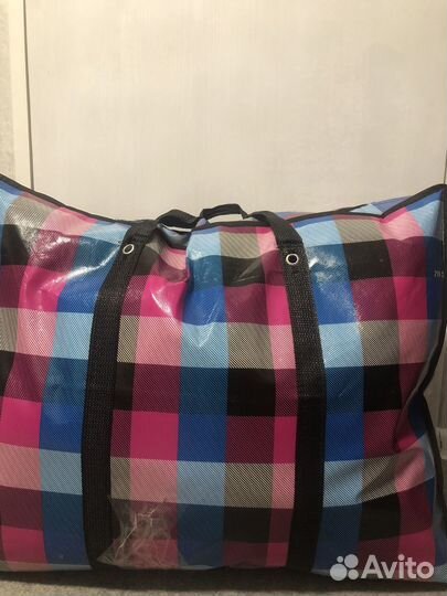 Сумка с женскими вещами