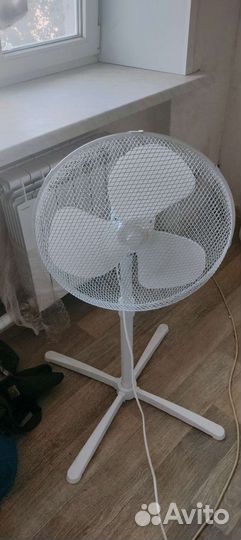 Домашний напольный вентилятор