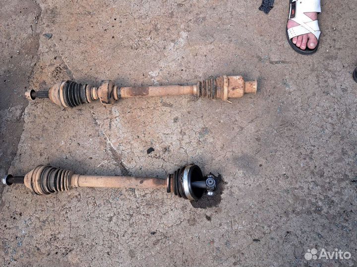 Привод передний Рено Логан 1.6 МКПП 8кл