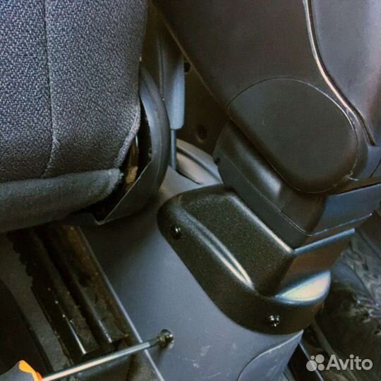 Подлокотник Hyundai Accent тагаз