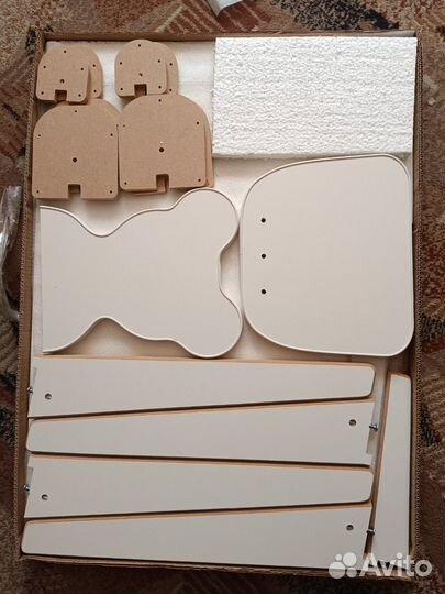 Столик со стулом