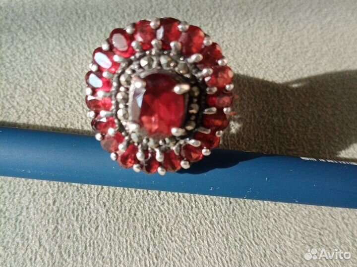 Кольцо с гранатом