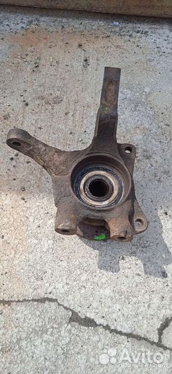 Kia sportage 2 левый передний поворотный кулак