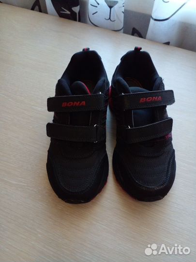 Кроссовки женские