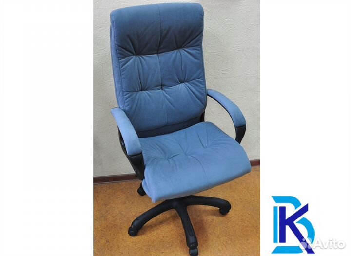 Офисное кресло 