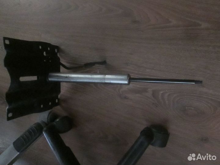 Крестовина и др. запчасти для офисных кресел б\у