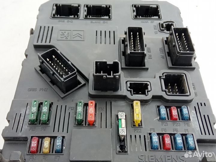 Блок предохранителей салонный Пежо 206