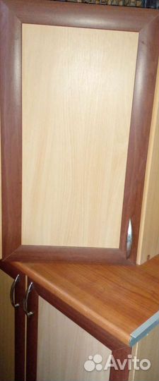 Кухонные шкафы и столы