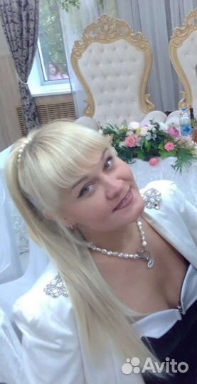 Ведущая Яна Снежина