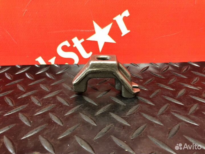 Кронштейн форсунки двигателя