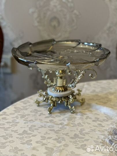 Ваза для фруктов на ножке цветное стекло