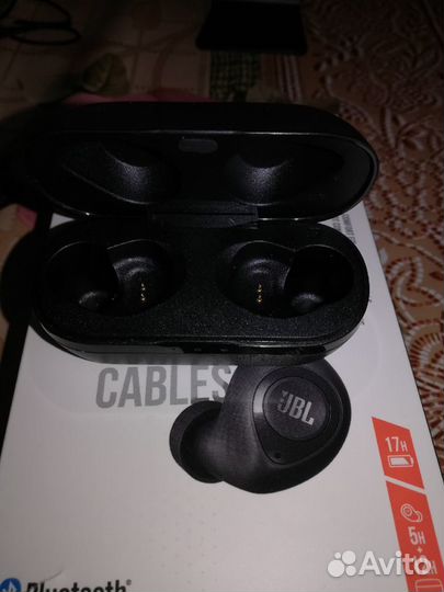 Зарядка для беспроводных наушников