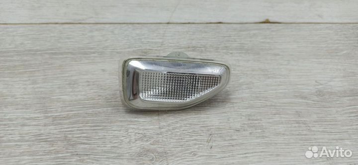 Повторитель поворотника в Крыло в Зеркало Renault
