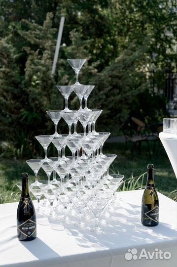 Горка (пирамида) из шампанского