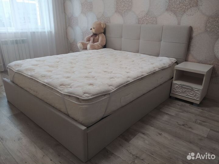 Кровать