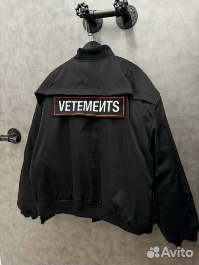 Бомбер vetements police тренд 2024