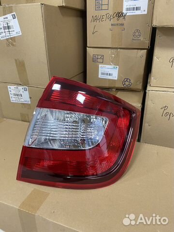 Фонарь правый Skoda Rapid темный