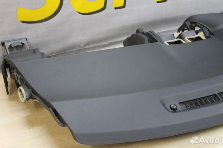 Торпедо Toyota Auris панель приборов