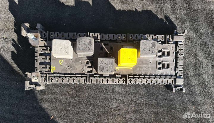 Блок реле и предохранителей Mercedes W166