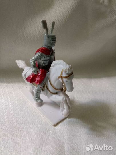 Фигурки рыцарей