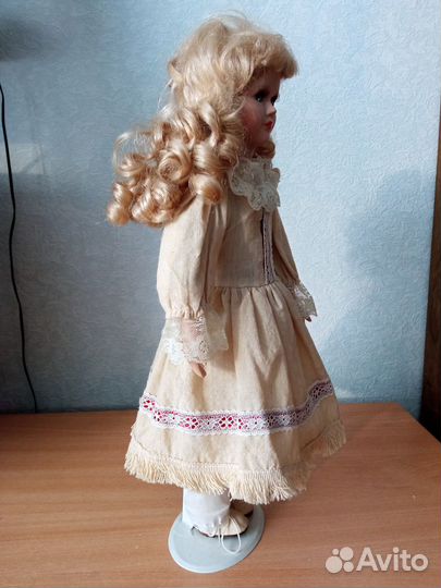 Кукла фарфоровая большая