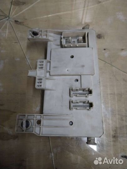 Монтажный блок вольво 8690719