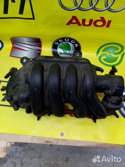 Коллектор впускной передний Audi A3 хетчбек 4 дв
