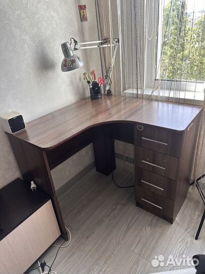 Письменный стол угловой