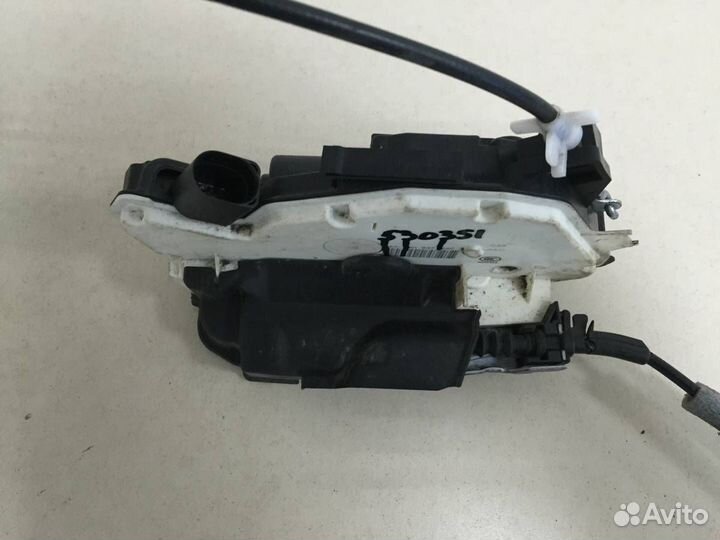 Замок двери передней правой Volkswagen Tiguan 5N2