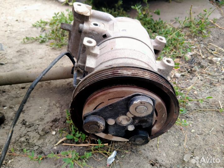 Компрессор кондиционера KIA Spectra