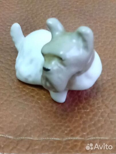 Фарфоровая статуэтка собаки лфз