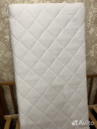 Кровать с новым матрасом