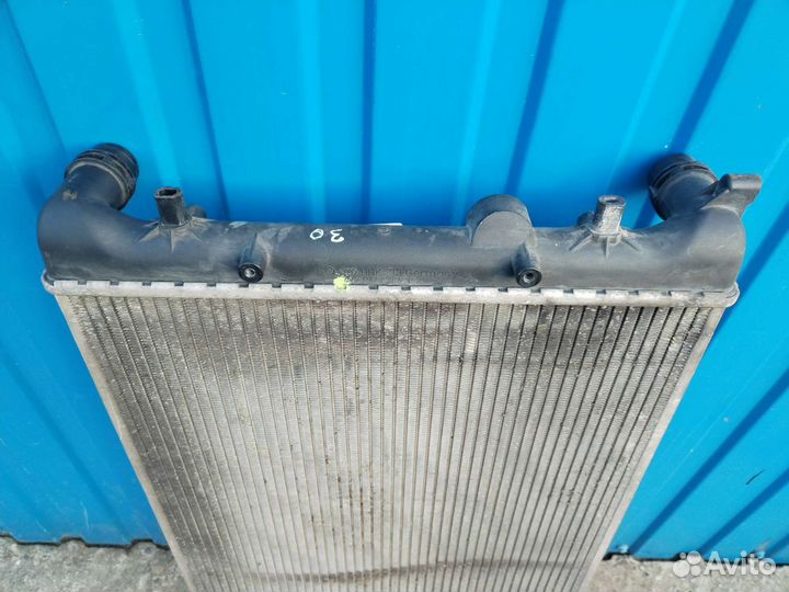 Радиатор охлаждения двигателя WV Гольф4