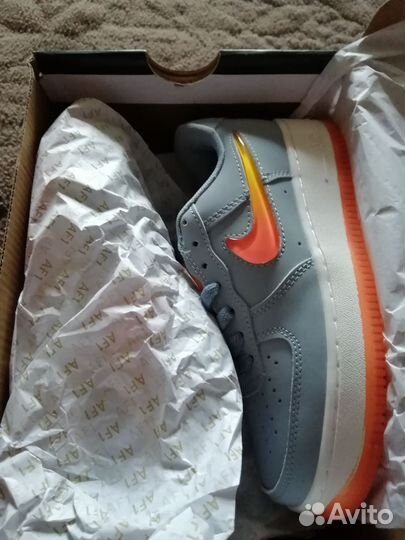 Кроссовки женские, новые, коженные, размер 37 и 36