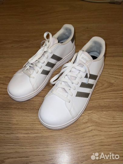 Кроссовки Adidas женские