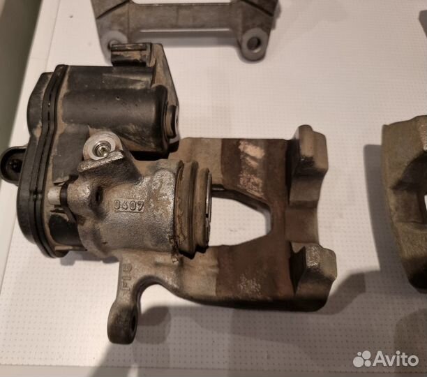 Задние тормозные суппорты audi q7 4m