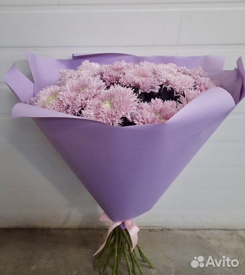 Букет из 19 Хризантем в упаковке