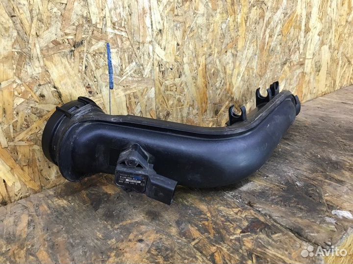 Патрубок впускного коллектора Volkswagen Jetta 6