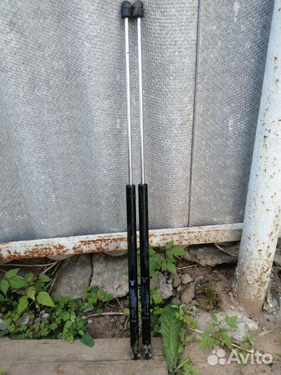 Амортизаторы на капот