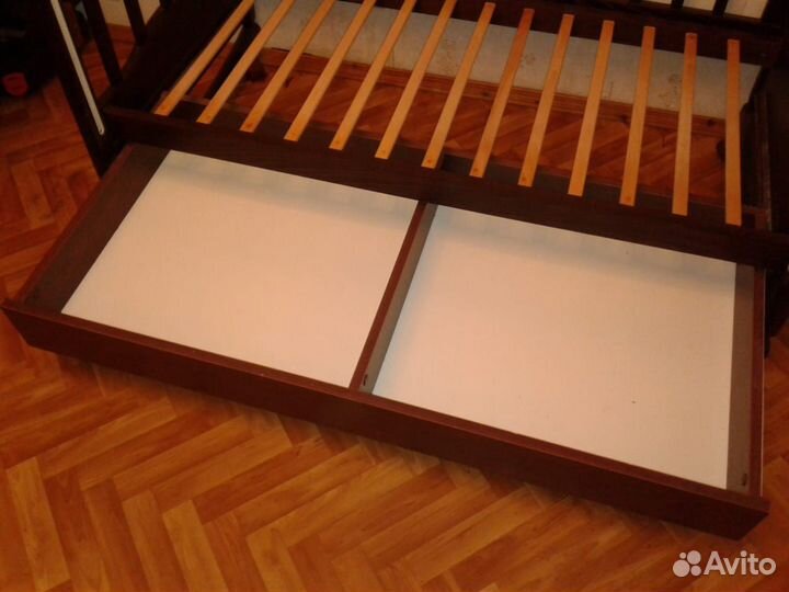 Кроватка детская (Гандылян Ванечка) Цвет Махагон